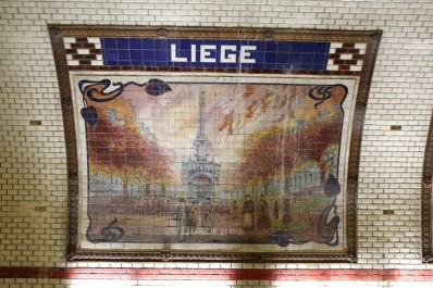 Station de métro "Liège" à Paris: le Perron