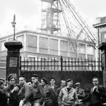 Barricades érigées à l’entrée des sites miniers (1948)