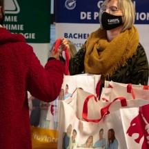 Distribution de paniers alimentaires solidaires à la HEPL