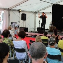 Scène cour château 2