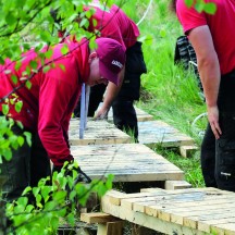 Fagnes : la Province de Liège au secours des caillebotis