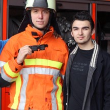 Lionel, Kevin (en tenue de pompier) et Alessandro.