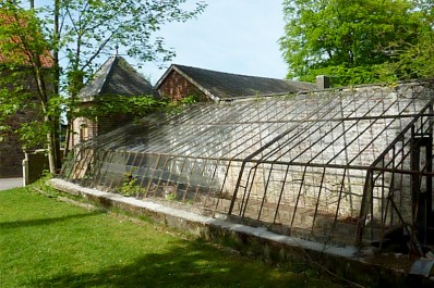 La serre transformée en poulailler.