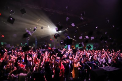 BAL DES DIPLÔMÉS : clap, 3e !