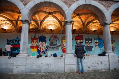 La fresque Super Marionnettes dans le cloître du Musée!