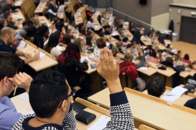 Le 5 décembre dernier, un débat sur l'Union européenne a été organisé à la Haute Ecole de la Province de Liège. L'occasion pour les étudiants d'interpeller les 4 personnalités politiques présentes.