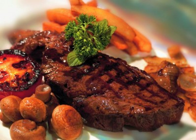 Steak béarnaise, frites et salade