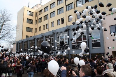 Lycée Jean Boets: un lâcher de ballons pour la liberté d’expression
