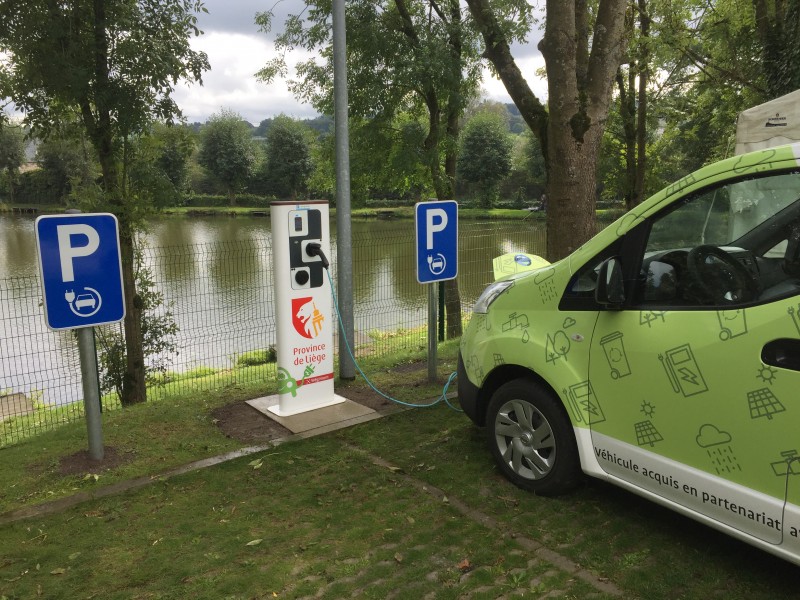 Recharger sa voiture électrique .