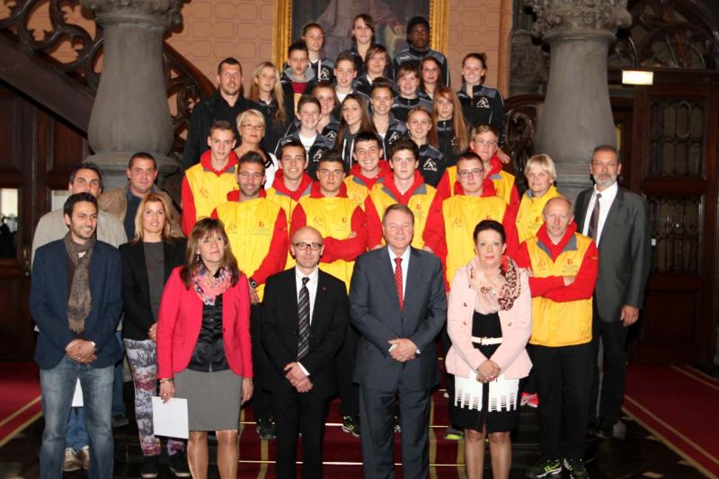 L'équipe féminine de l'IPES Seraing (ainsi que l'équipe de tennis de l'IPES Herstal) a été reçue au Palais provincial le 14 mai 2013