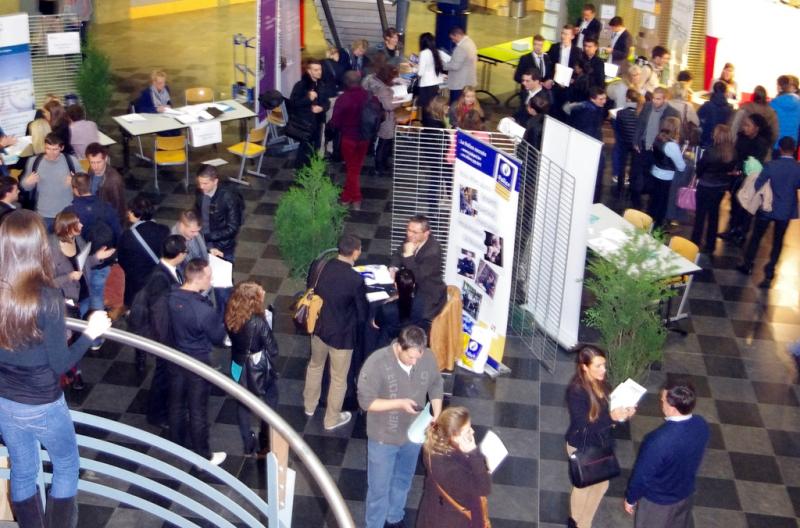 Le 19 novembre 2013, la Catégorie économique de la HEPL organisait au Campus 2000 la 6e édition de son Job Day à l'intention de ses étudiants.
