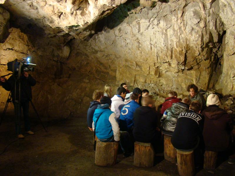 Ecoute attentive dans la grotte de Goyet