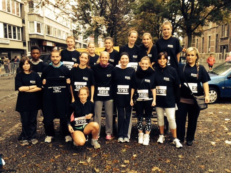 Plusieurs élèves et membres du personnel du Lycée Jean Boets ont participé au Jogging des Pompiers de Liège.